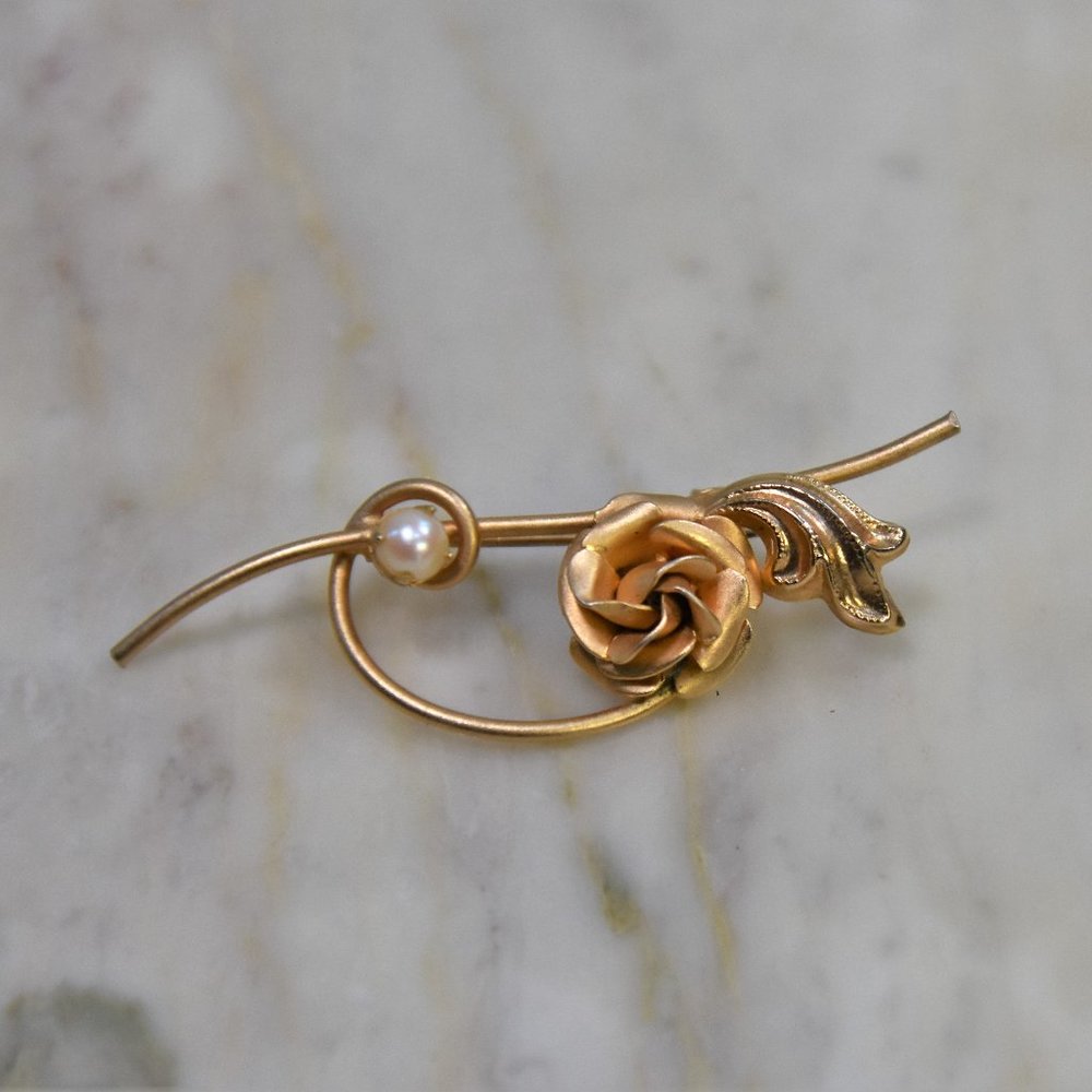 Vintage Estate jewelry, gold tone detailed blooming rose and pearl brooch pin